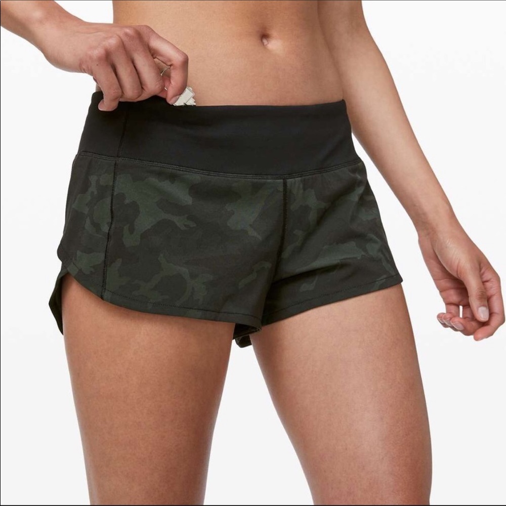 LULULEMON CAMO SPEEDUP SHORTS  SZ 4